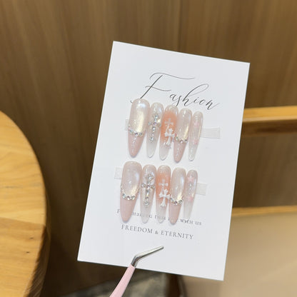 Kunstnägel mit Funkelnden Strass- und Glitzereffekten Brehn