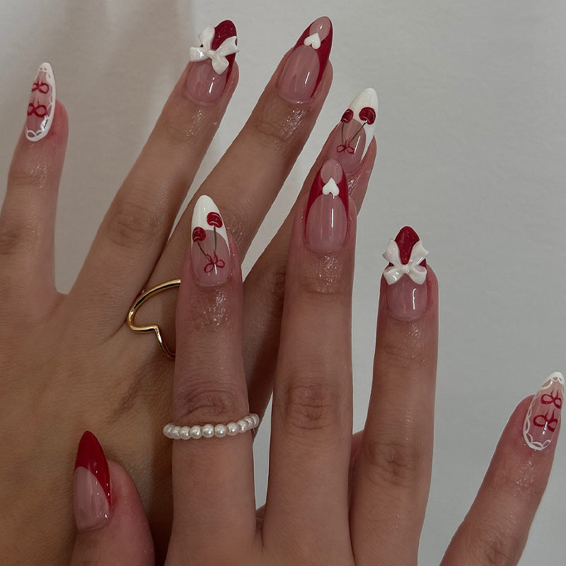 Kunstnagelset mit verspielten Motiven und eleganten Akzenten Brehn