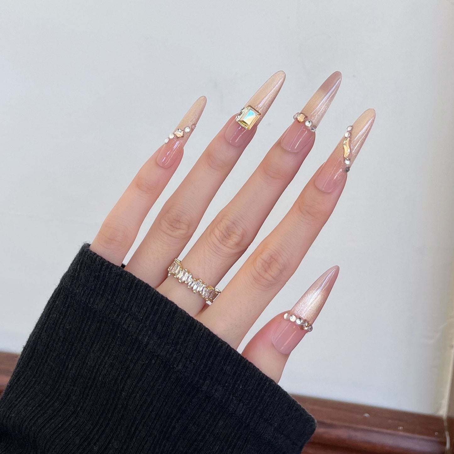 Glamouröse Stiletto Press-On Nagelverlängerungen Brehn