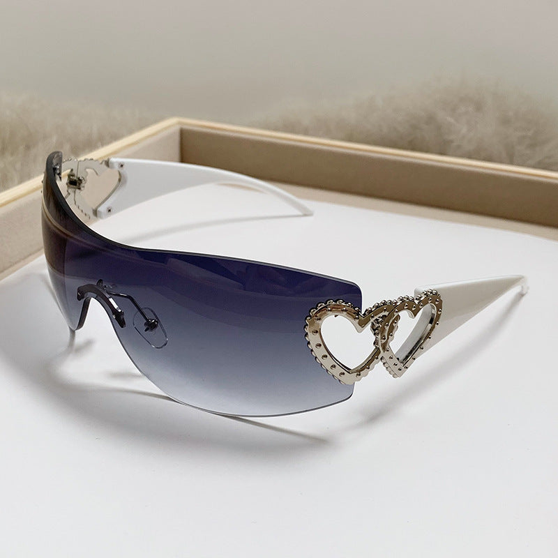 Damen Designer-Sonnenbrille mit luxuriösem Herz-Akzent Brehn