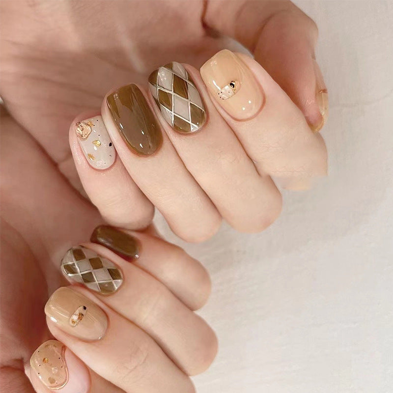 Kunstvolle Nagelkunst mit Eleganten Mustern Brehn