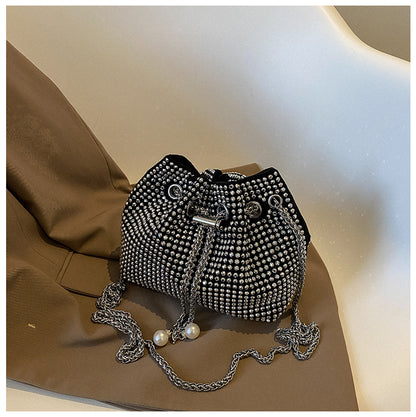 Elegante Perlen Zughandtasche