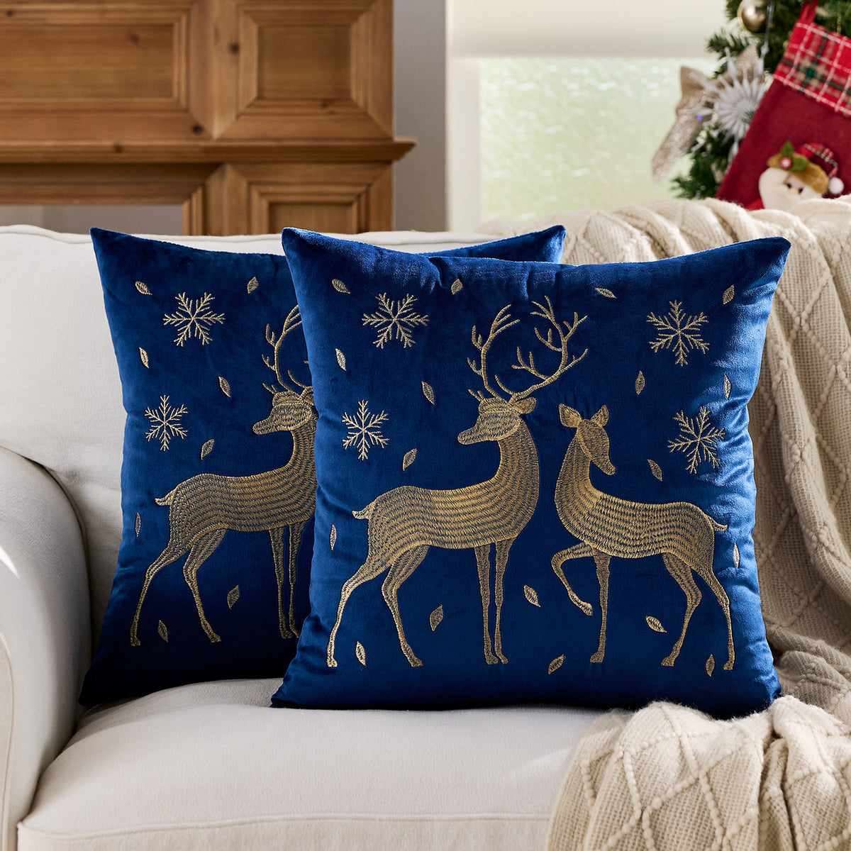 Dekoratives Weihnachts-Wurfkissen mit Hirschsilhouette