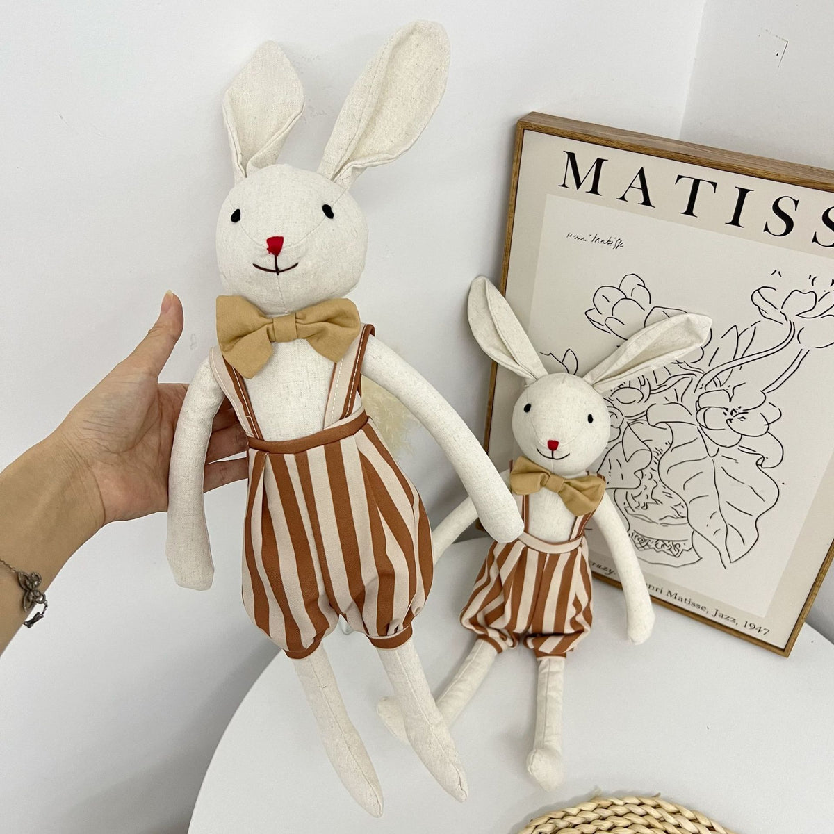 Weiche Leinenhase Puppe Paar mit abnehmbaren vintage-inspirierten Outfits