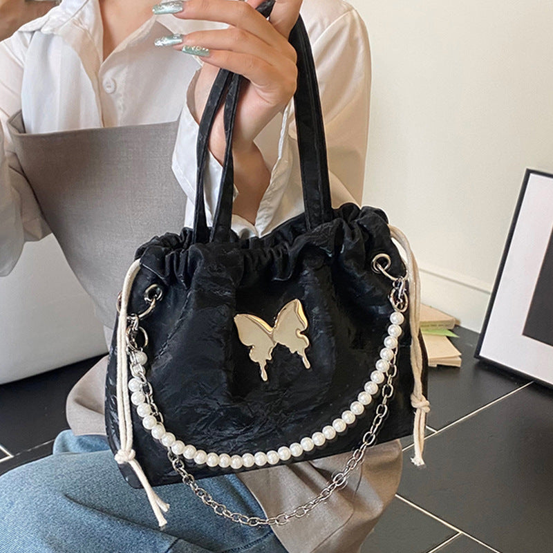 Elegante Mini-Handtasche mit Perlenakzenten und Kordelzug