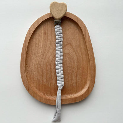 Geflochtener Stoff Schnullerclip mit Holzherz Sicherheitsklammer