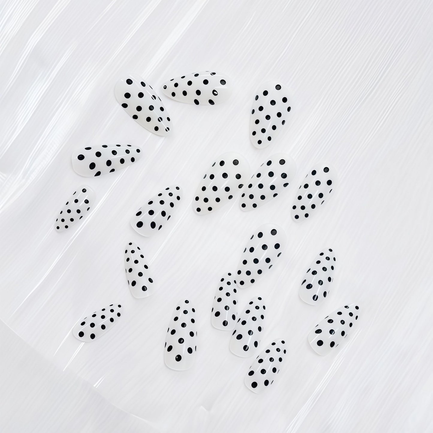 Künstlerisches Punktmuster Design Druck-Nägel Brehn