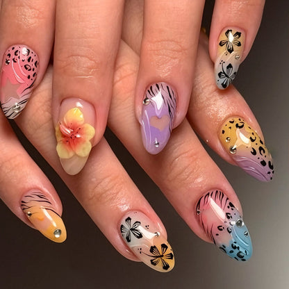 Kunstnagelset mit bunten Blumen- und Leo-Designs Brehn
