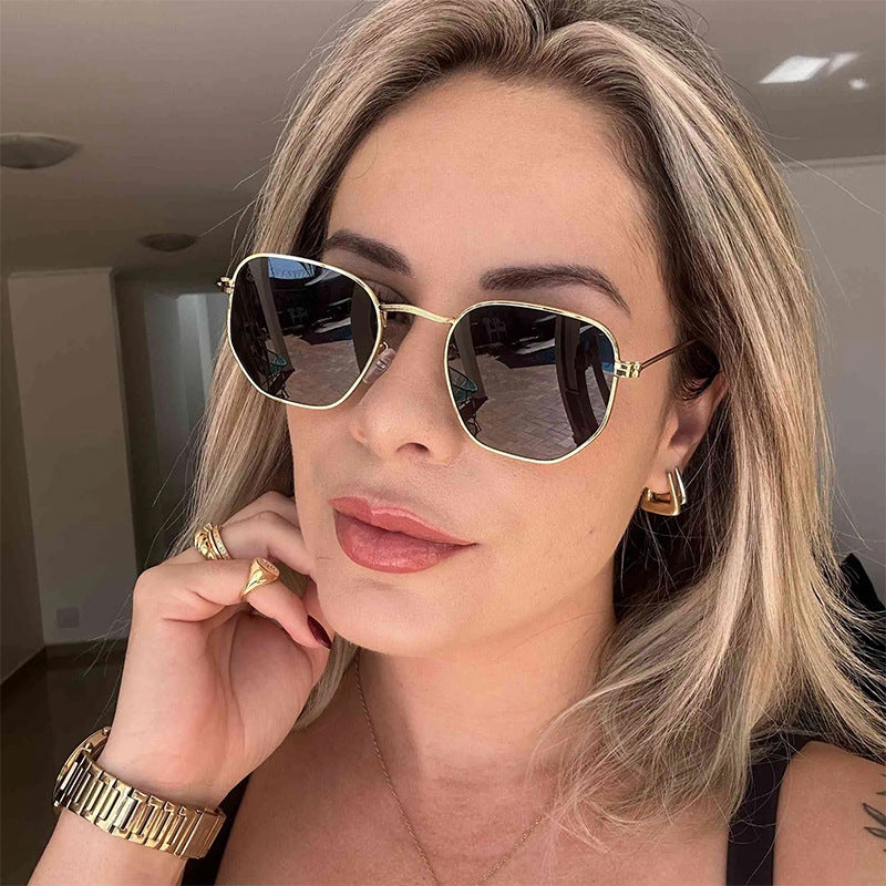 Damen Oversized Sonnenbrille mit elegantem goldenen Metallrahmen und massivem UV-Schutz Brehn
