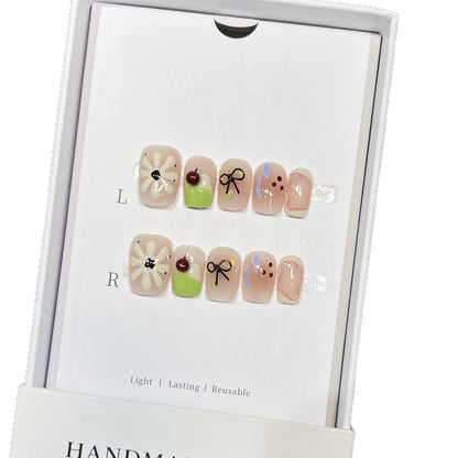 Künstlerisches Florales Press-On Nagelset mit Wiederverwendbarem Design Brehn