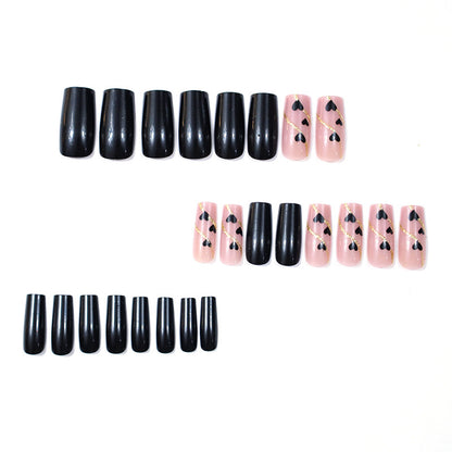 Herz-dekorierte Nagelkunst Brehn