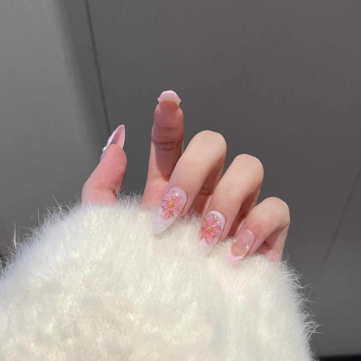Artisan Floral-Themed Press-On Nails Set Brehn