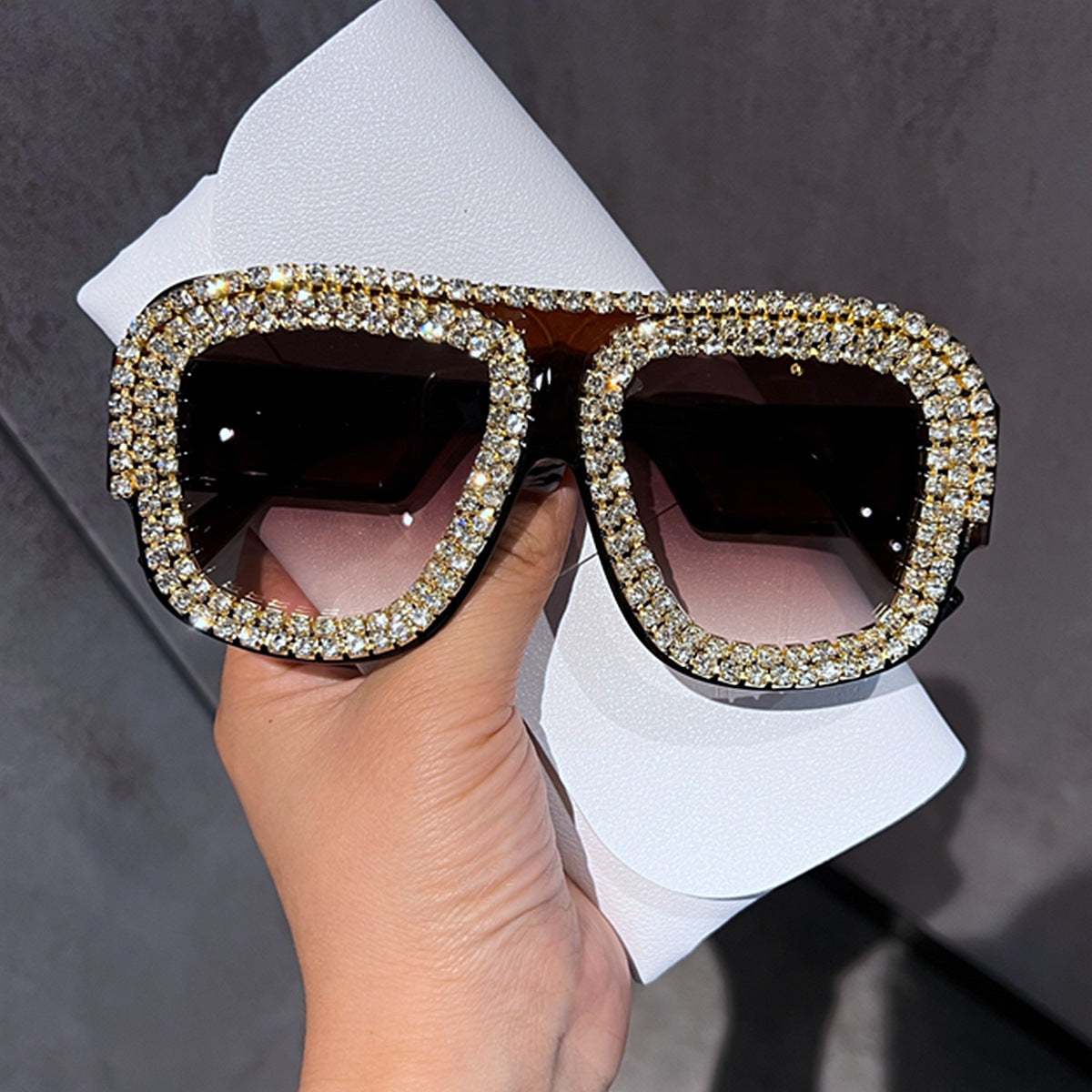 Damen Glamouröse Sonnenbrille mit extravagantem Kristallrahmen Brehn