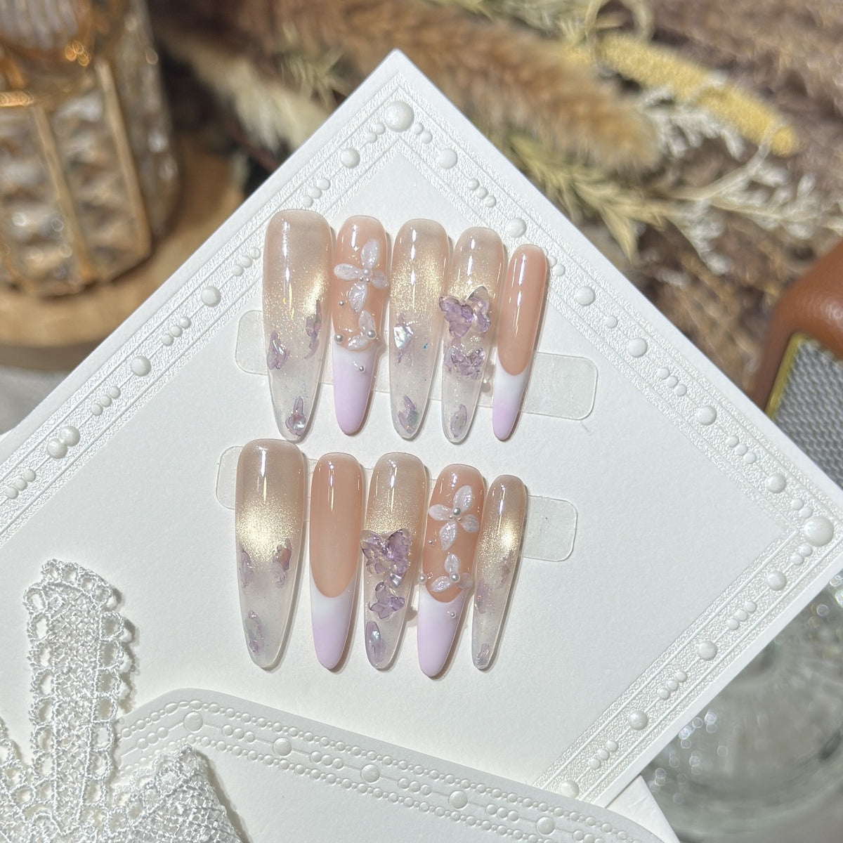 Blumen-inspiriertes Stiletto Press-On Nageldesign Brehn