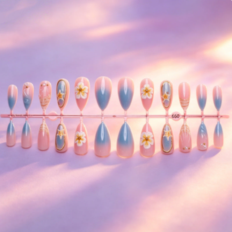 Künstlerisches Nageldesign-Set mit floralen und maritimen Akzenten Brehn