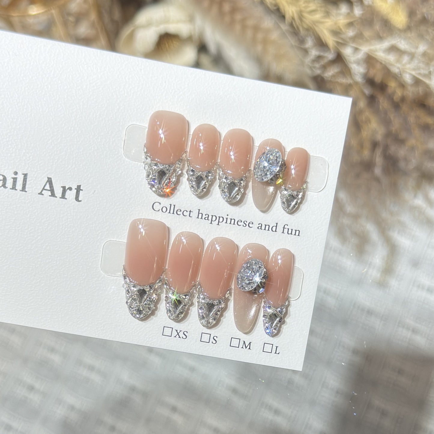 Elegante mit Strass akzentuierte Press-On-Nagelspitzen Brehn