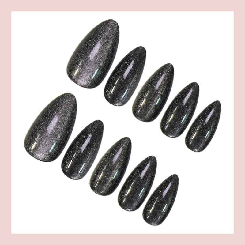 Kunstnagelset mit stilvollem Design Brehn