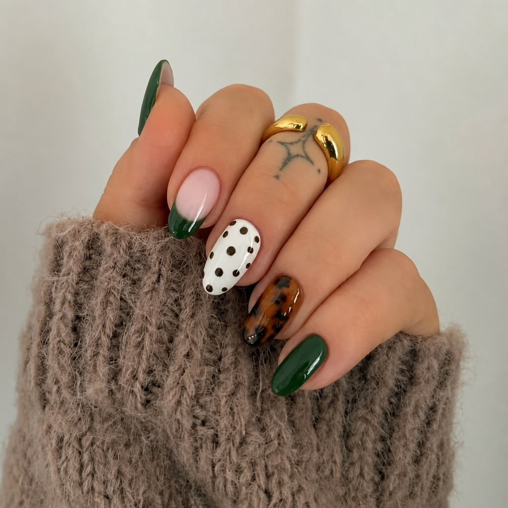 Künstlerisches Nail Art Set mit gemischten Designs
