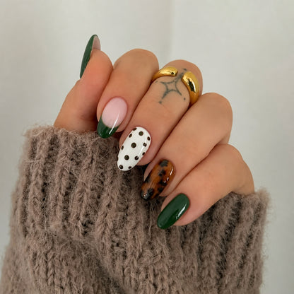 Künstlerisches Nail Art Set mit gemischten Designs