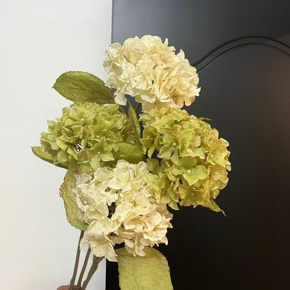 Lebensechter Hortensien-Blumenstrauß