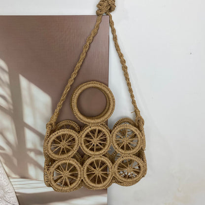 Kunsthandwerkliche Korbtasche mit Auffälligem Radmuster Brehn
