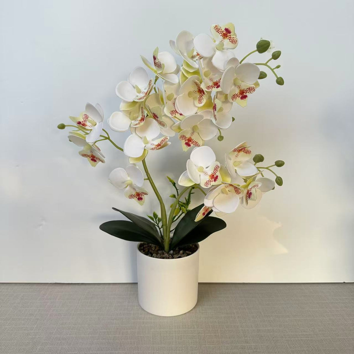 Lebensechte künstliche Orchideenpflanze