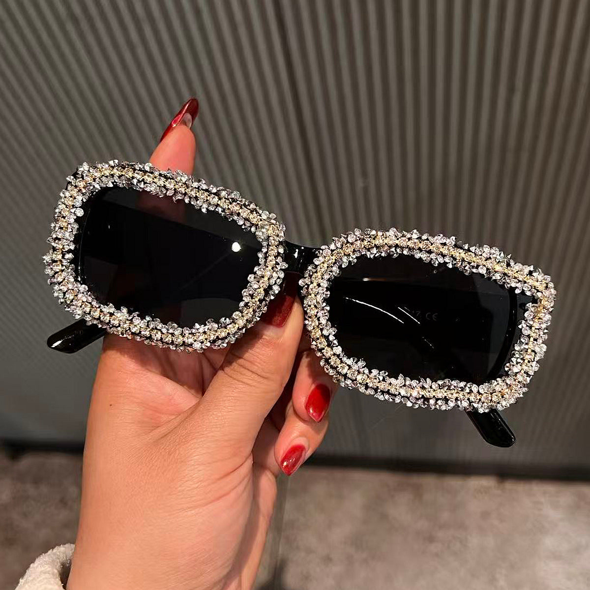 Damen Sonnenbrille mit luxuriösem Kristallrahmen Brehn