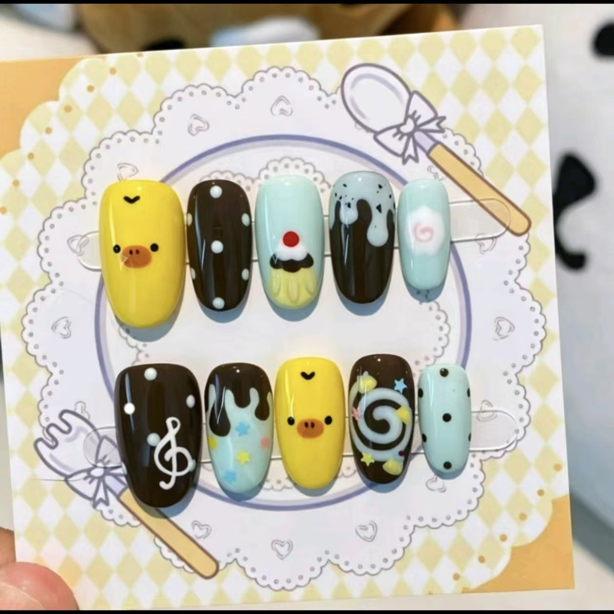 Kreative Cartoon Press-On Nagelkunst Brehn