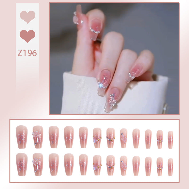 Kunstnagelset mit eleganten Glitzerverzierungen und schimmernden Akzenten Brehn