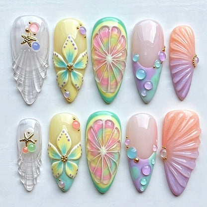 Kunstnagelset mit kreativen Blüten- und Glitzerdetails Brehn