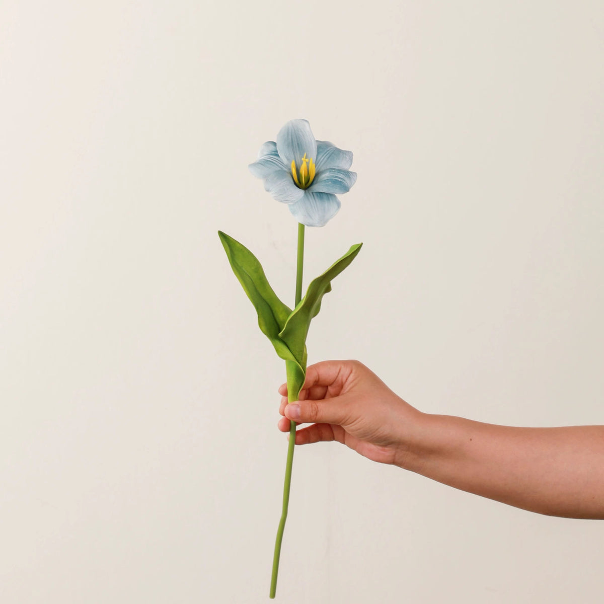 Realistische Orchideen-Blumenarrangement