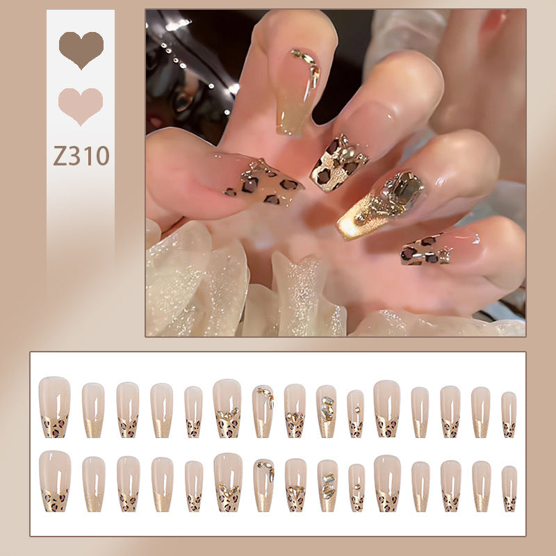 Kunstnagelset mit glamourösen 3D-Verzierungen Brehn