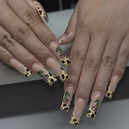 Dekorative Acryl-Nagelkunstverlängerungen Brehn