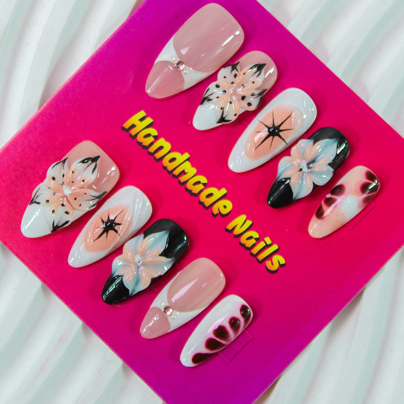 Nagelkunstset mit handgefertigten blumigen Designs Brehn