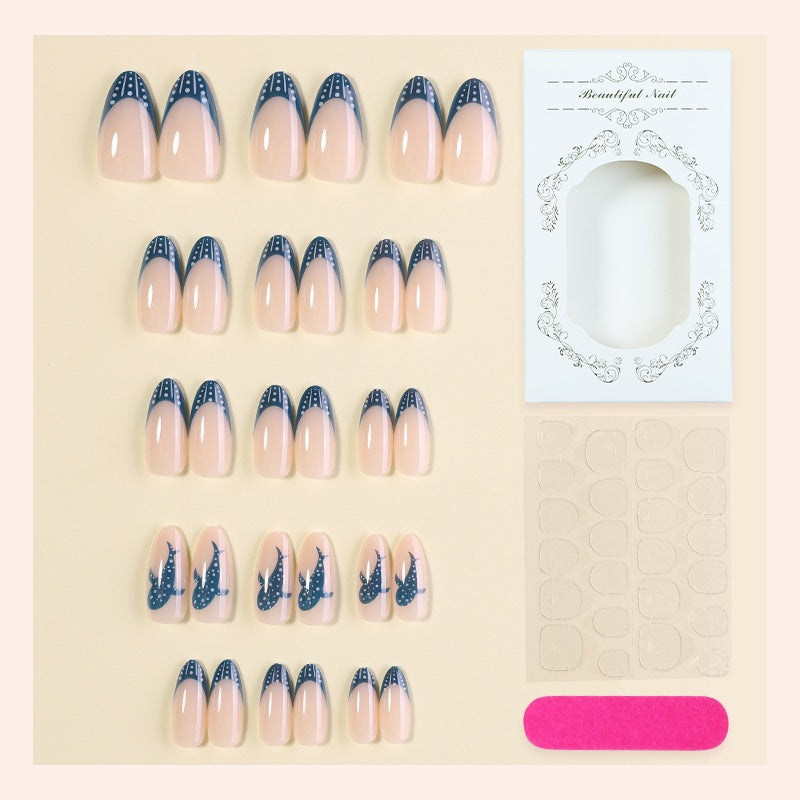 Kreatives Kunstnagelset mit stilvollen Design Akzenten Brehn