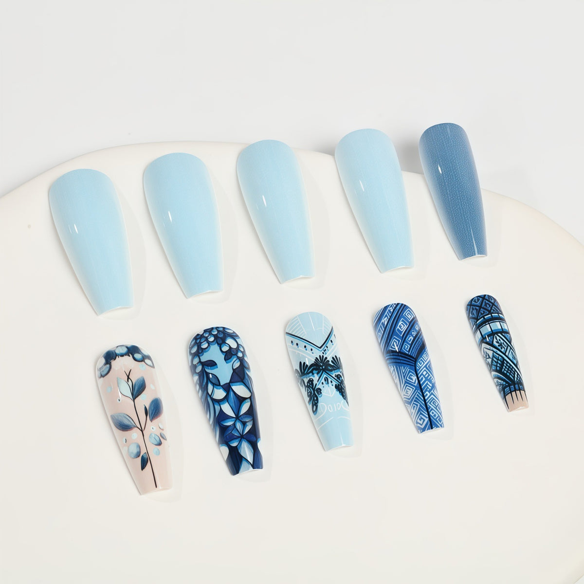 Kunstnägel mit floralem und geometrischem Design Brehn