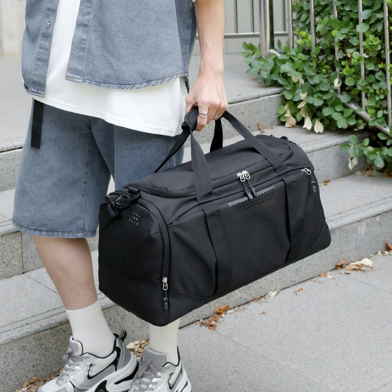 Sportliche Reisetasche mit Isolierendem Innenfach Brehn