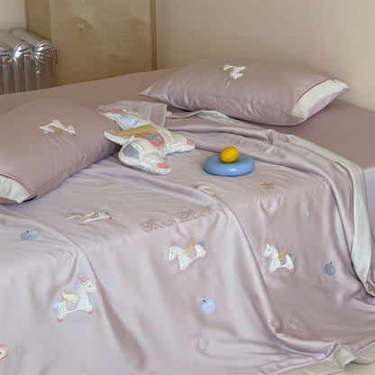 Kinder-Bettwäscheset mit applizierten Tierfiguren, satinierter Hülle und gesteppter Decke