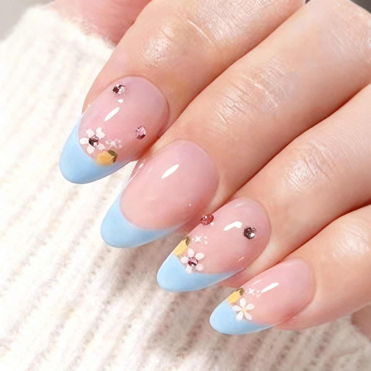 Künstlerische florale und mit Juwelen verzierte Press-On Nail Art Brehn