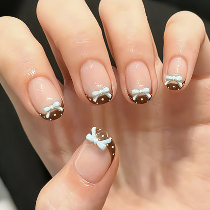 Kunstnagelset mit verspielten Schleifen und eleganten Punkten Brehn