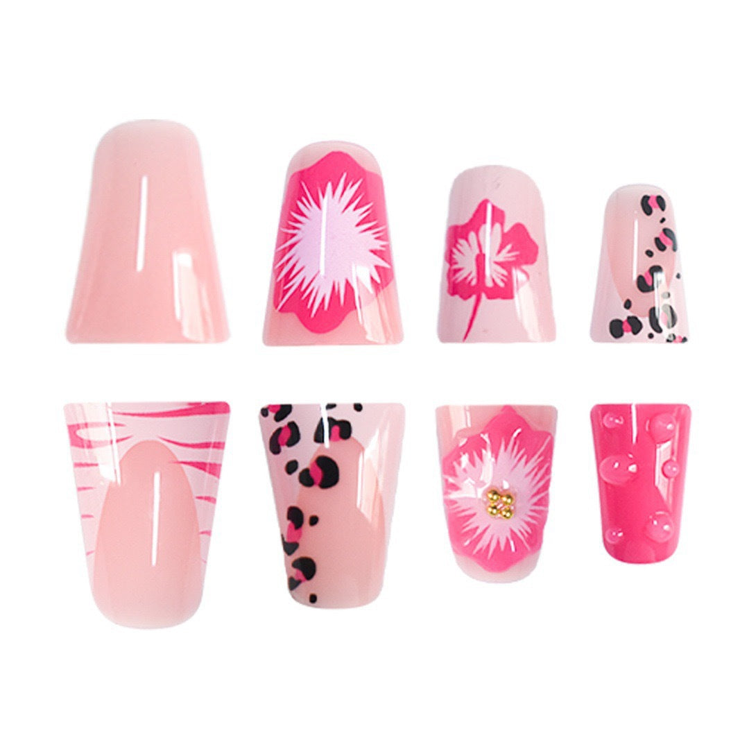 Künstlerische florale Nagelartverlängerungen Brehn