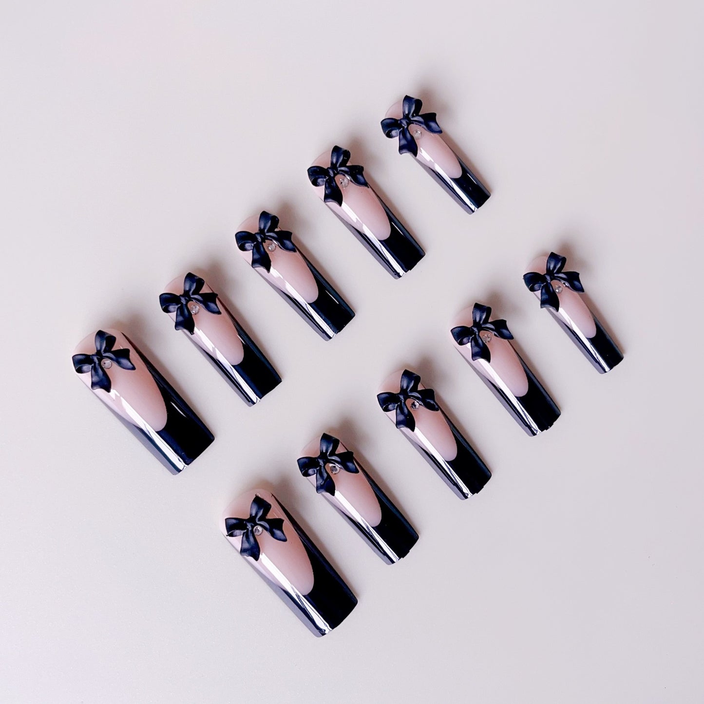 Elegante Kunstnagelspitzen mit Schleifenverzierungen Brehn