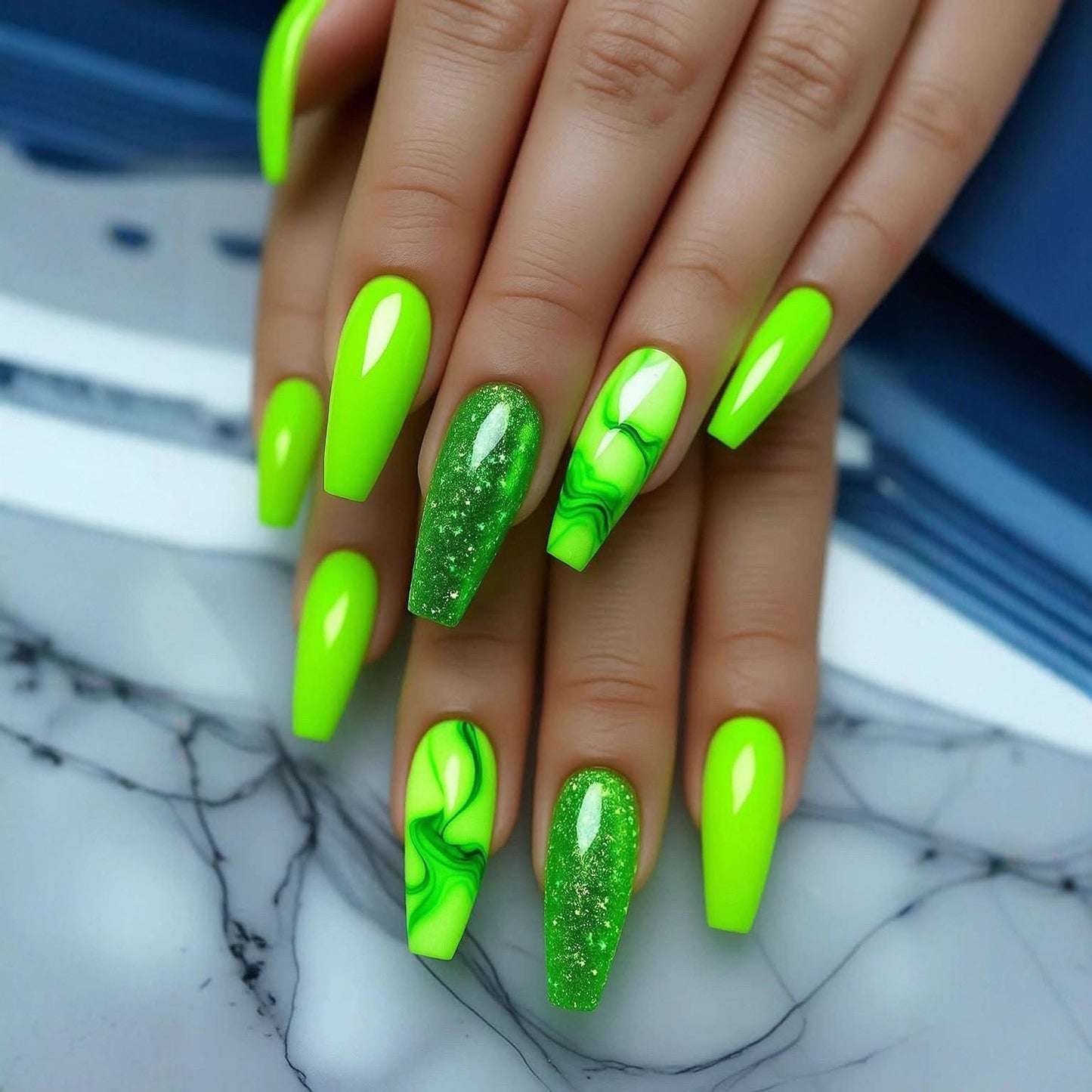 Kunstvolle Nagelverzierungen mit 3D-Motiven Brehn