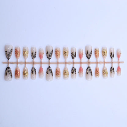 Elegantes Press-On Nail Art Set Brehn