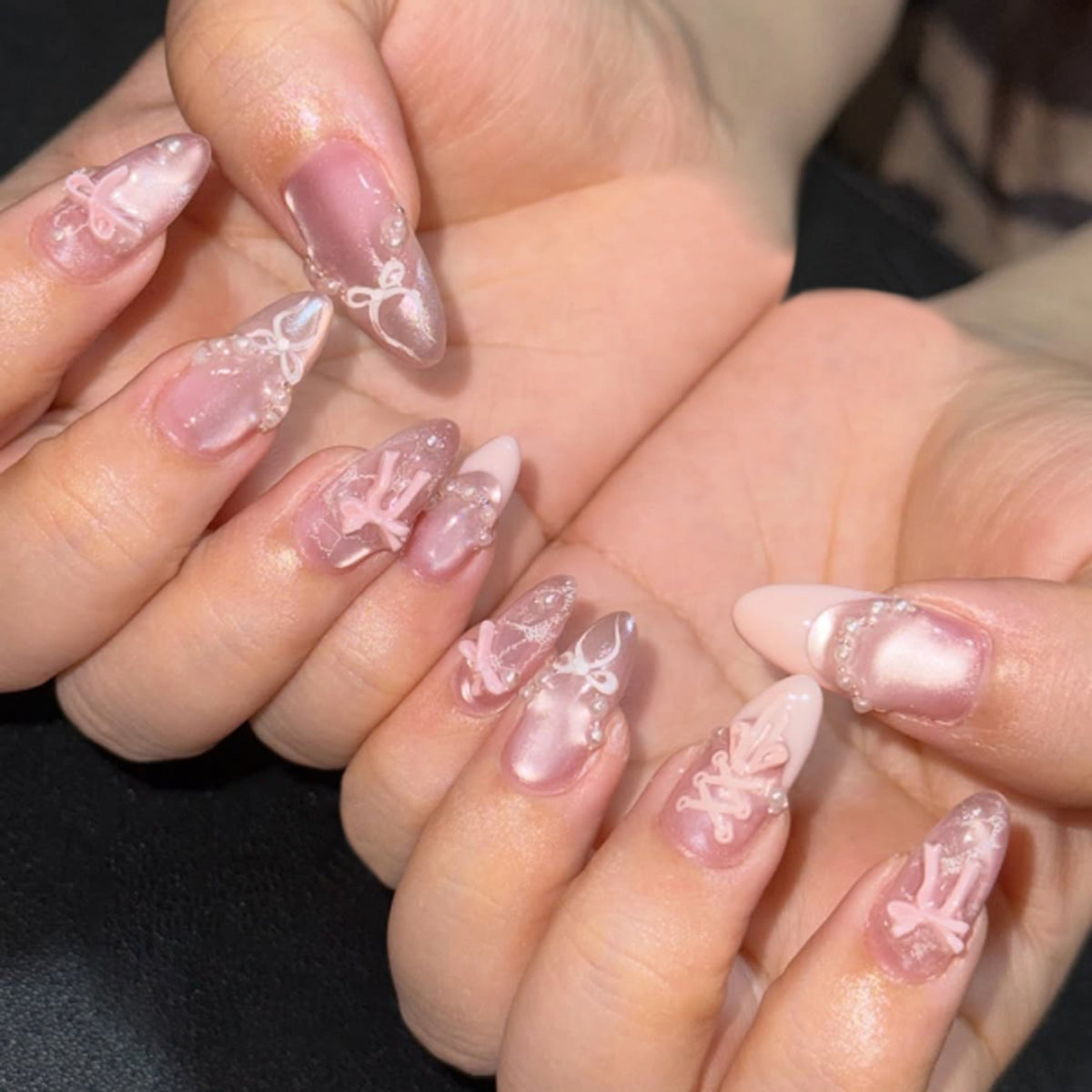 Elegante Nagelkunst im maritime Design mit Glitzer und 3D-Akzenten Brehn