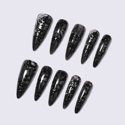 Kreatives Kunstnagelset im Spinnen-Muster Brehn