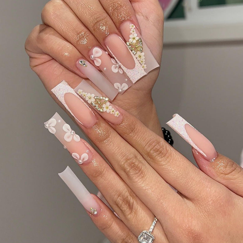 Elegante Stiletto Press-On Nagelkunst mit Strass-Akzenten Brehn