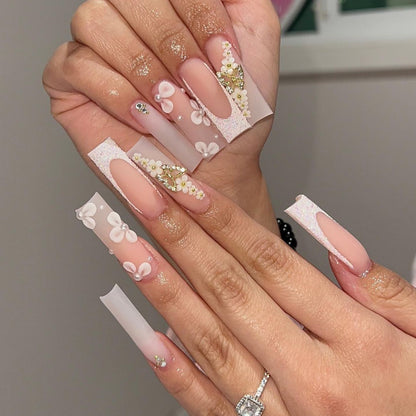Elegante Stiletto Press-On Nagelkunst mit Strass-Akzenten Brehn