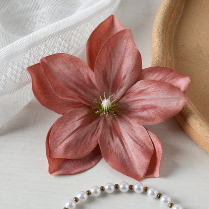 Elegante Stoffblumenklammer