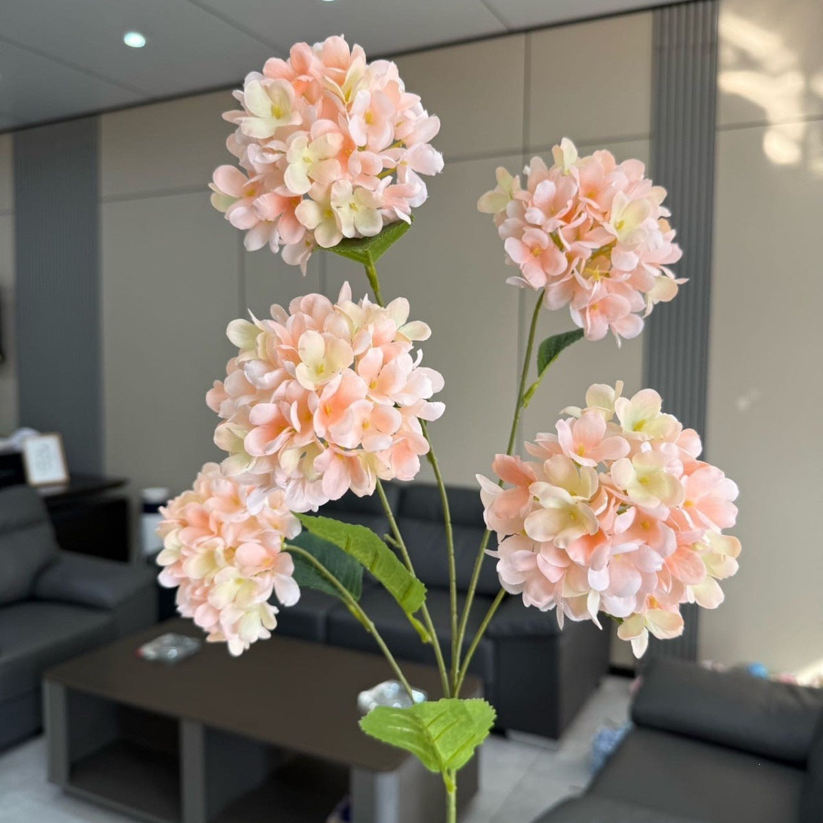 Lebensechte Hortensie Blumenanordnung